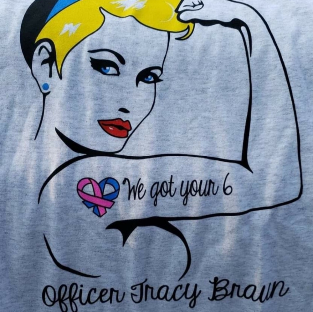 Unisex T shirts available in size Large-3 X-Large